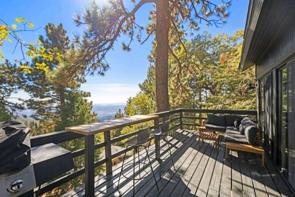 Updated Mountain Cabin Retreat With 180 Views Off Deck And Balcony Running Springs Экстерьер фото
