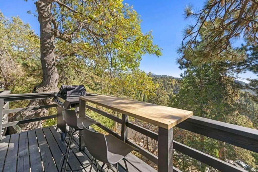 Updated Mountain Cabin Retreat With 180 Views Off Deck And Balcony Running Springs Экстерьер фото